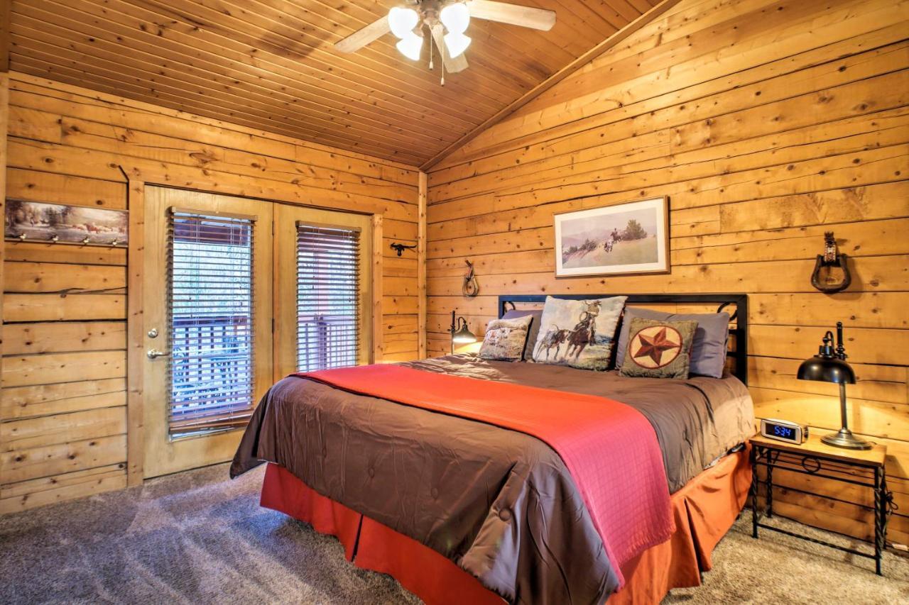 Cabin-Style Studio Right Off The Branson Strip! Appartamento Esterno foto
