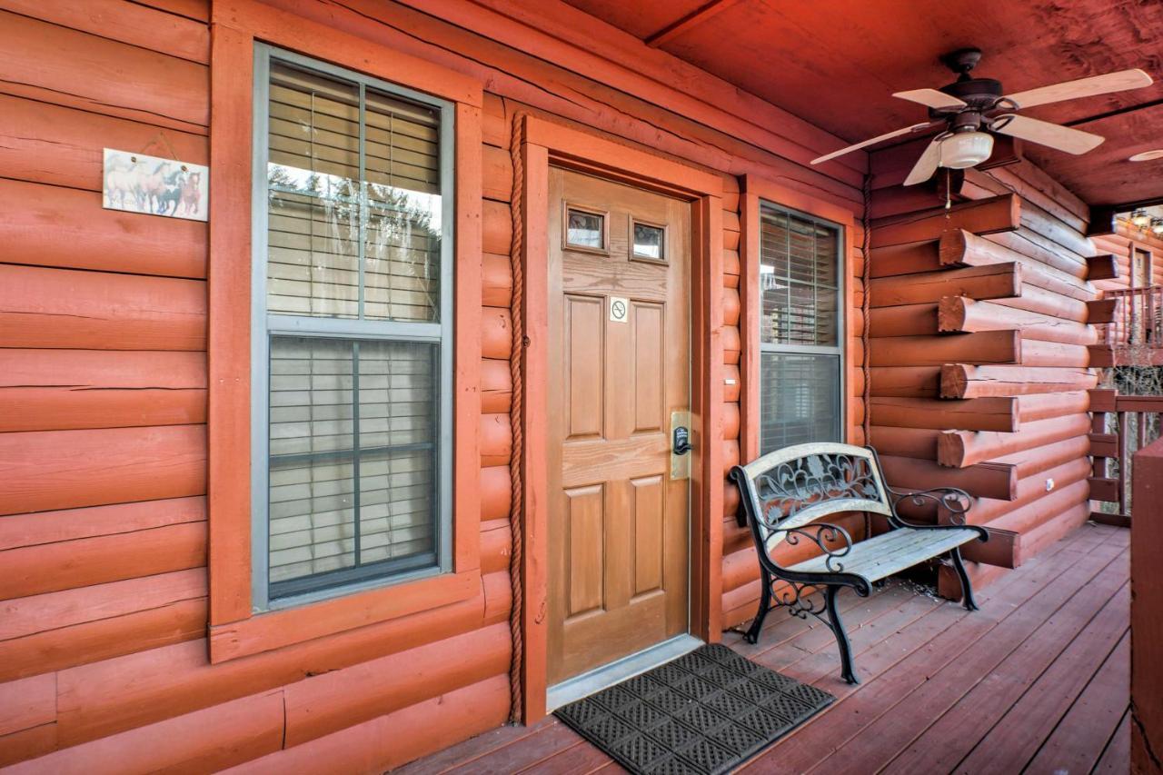 Cabin-Style Studio Right Off The Branson Strip! Appartamento Esterno foto