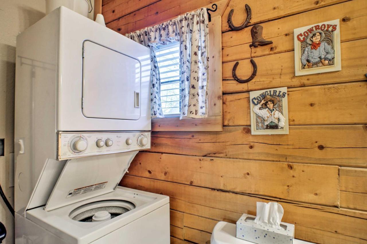 Cabin-Style Studio Right Off The Branson Strip! Appartamento Esterno foto