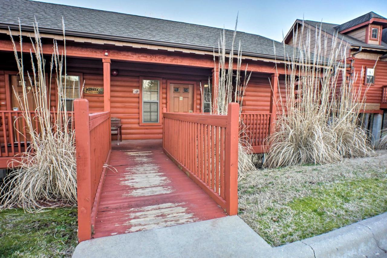 Cabin-Style Studio Right Off The Branson Strip! Appartamento Esterno foto