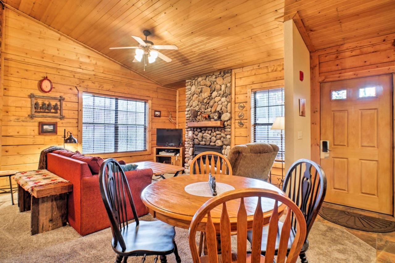 Cabin-Style Studio Right Off The Branson Strip! Appartamento Esterno foto