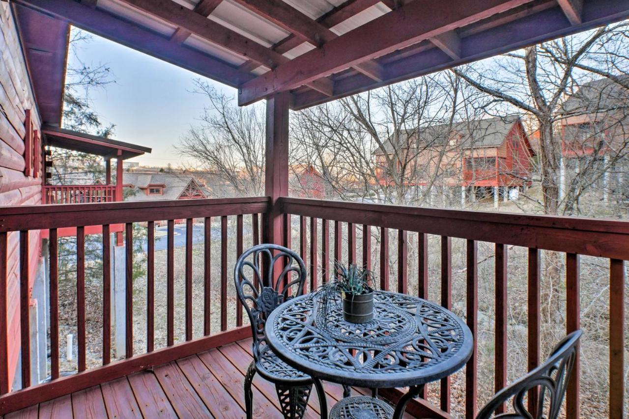 Cabin-Style Studio Right Off The Branson Strip! Appartamento Esterno foto