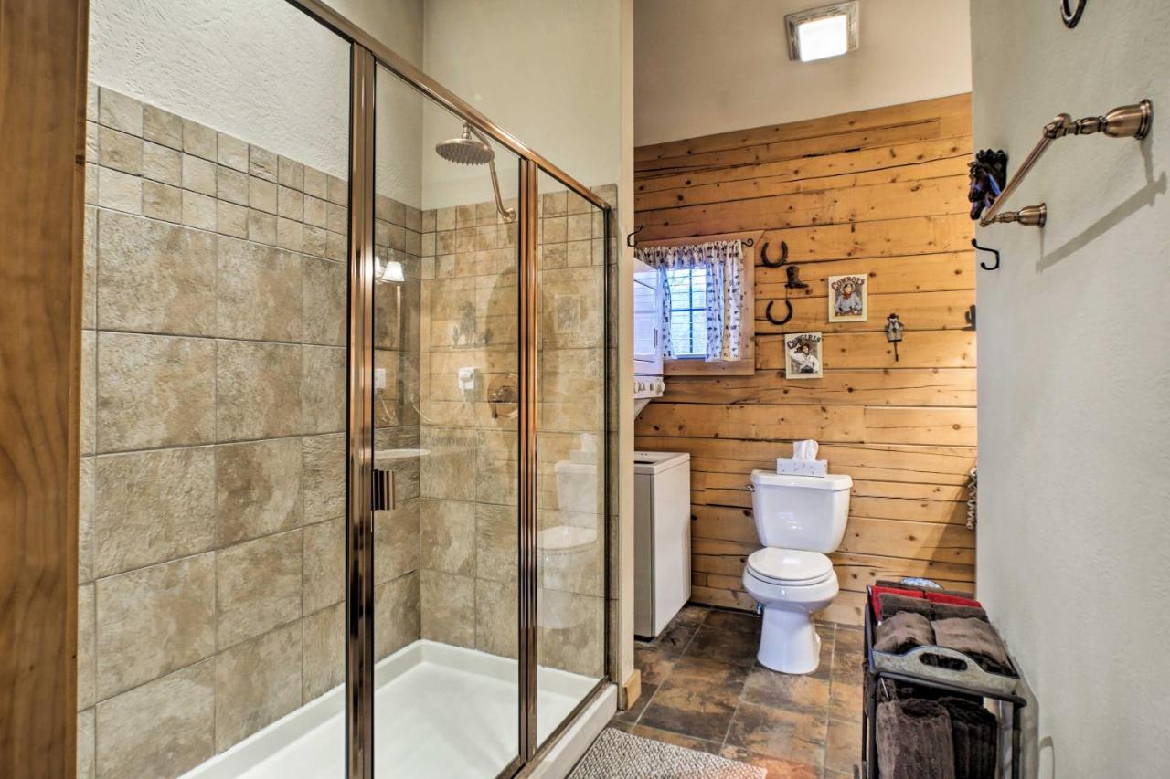 Cabin-Style Studio Right Off The Branson Strip! Appartamento Esterno foto