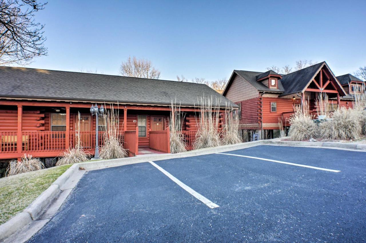 Cabin-Style Studio Right Off The Branson Strip! Appartamento Esterno foto